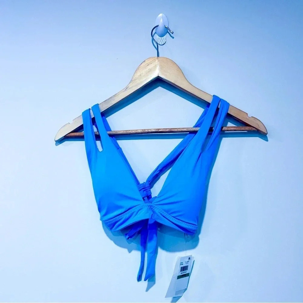 BECCA  Blue swimsuit‎ top